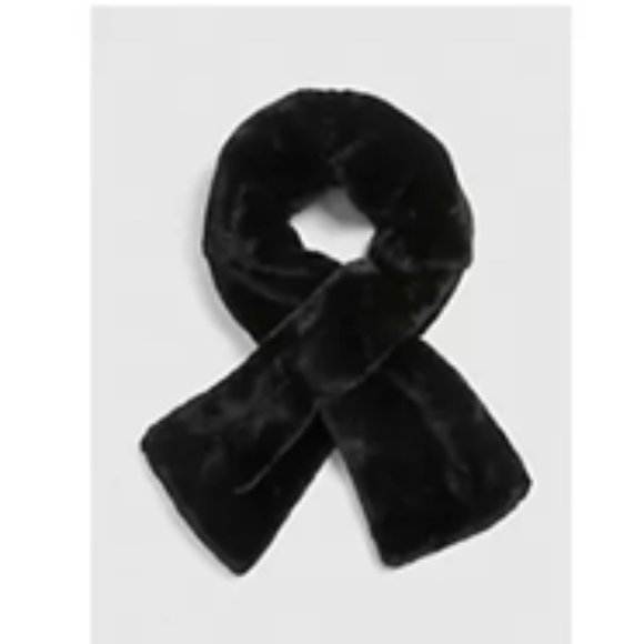 Lane Bryant Accessories - LANE BRYANT NWOT Black Faux Fur Pull-Through Scarf/Stole